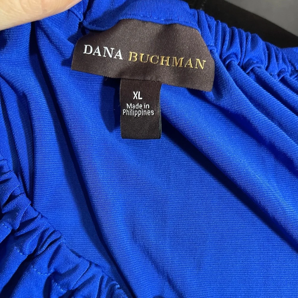 ๐๐ปโโ๏ธ2 for $30 when you bundle!
Blue chain accent blouse - Picture 3 of 4